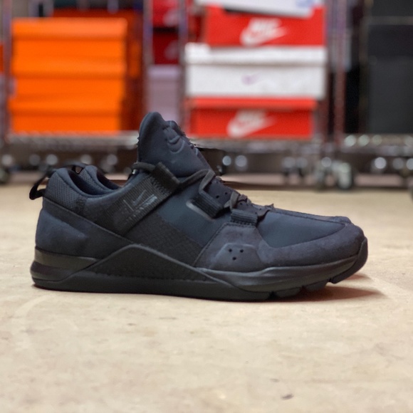 nike tech trainer